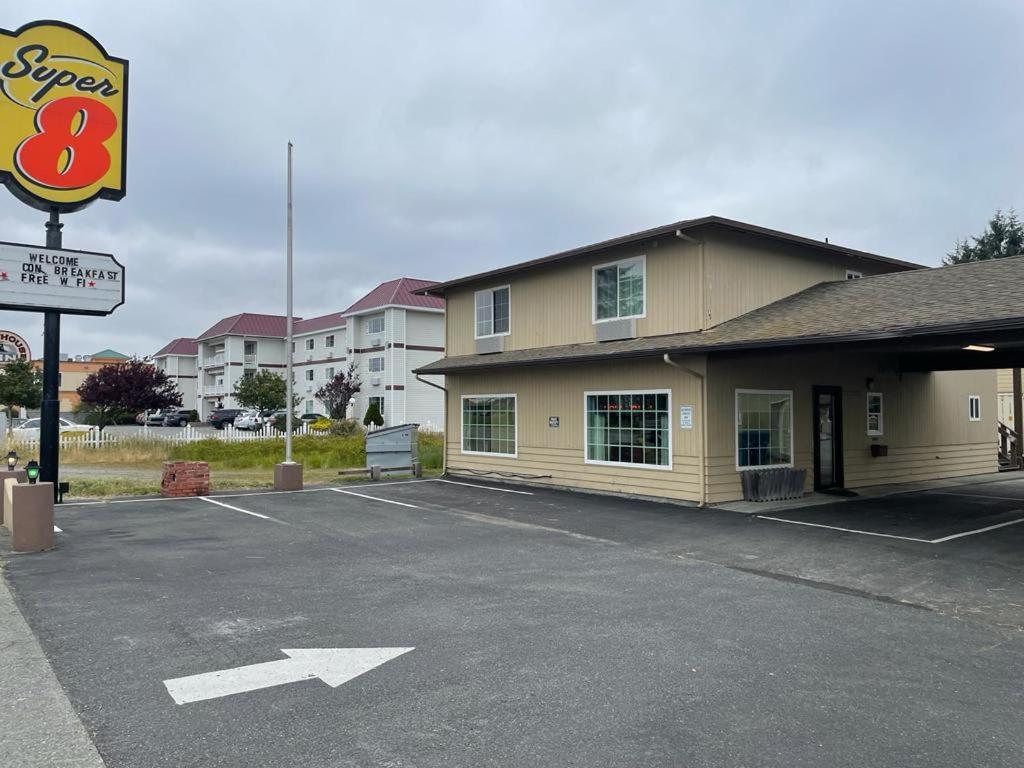 Super 8 By Wyndham Crescent City Eksteriør bilde