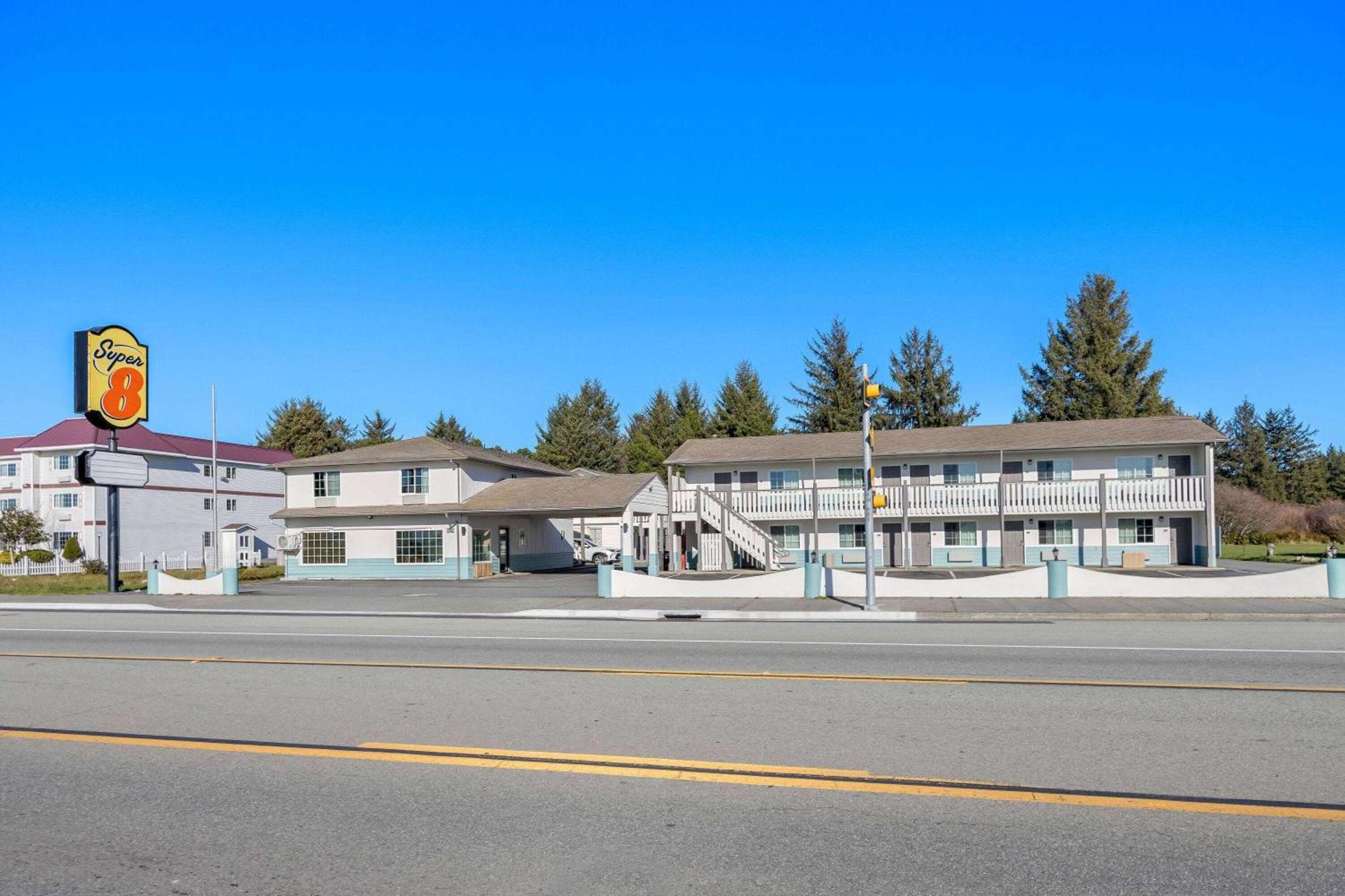 Super 8 By Wyndham Crescent City Eksteriør bilde