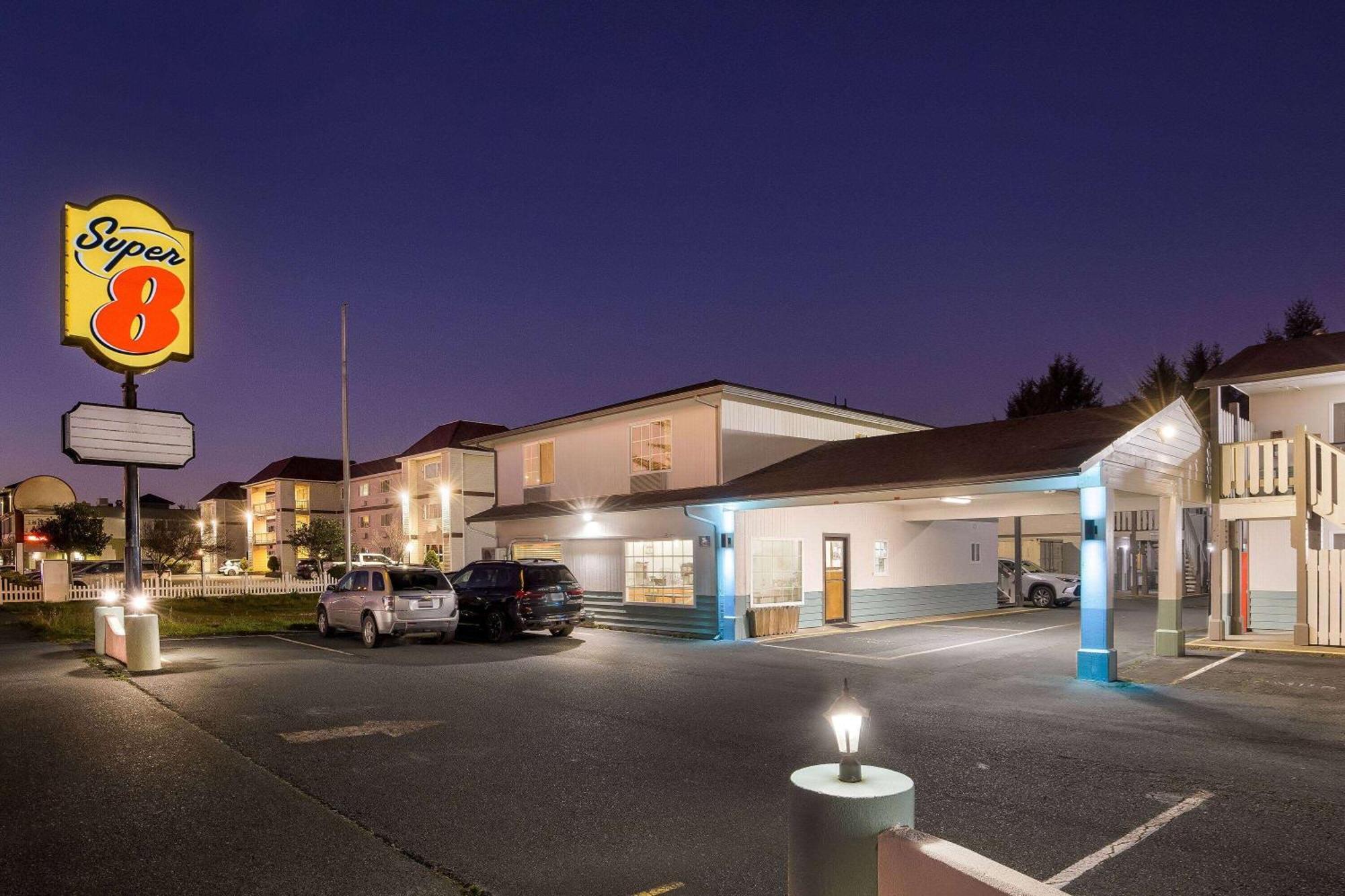 Super 8 By Wyndham Crescent City Eksteriør bilde